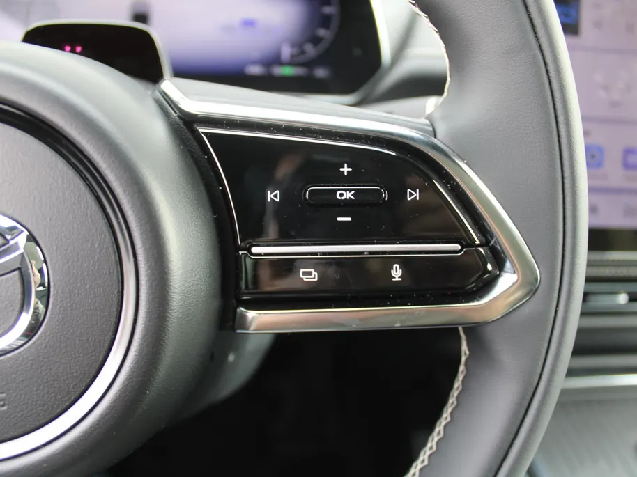 Mazda 6 6e Takumi Long Range 80 kWh | Stuur-/stoelverwarming + ventilatie | 360 camera | Pano dak | Zwart leer | 19' LM | HUD | LED | Elek. stoelverst. |