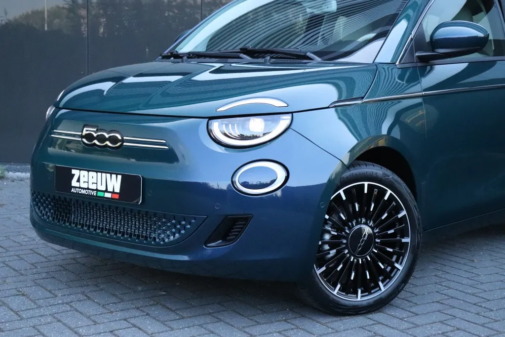Fiat 500e La Prima by Bocelli 42 kWh | JBL | Winter | Camera | 17′