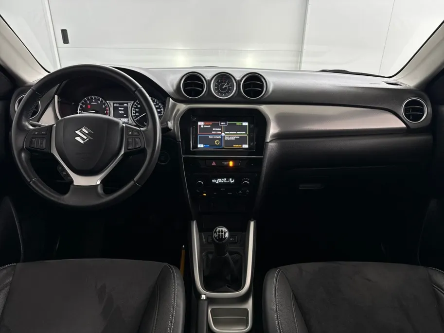 Suzuki Vitara 1.6 High Executive | Panoramadak | Adaptieve Cruise Control | Trekhaak