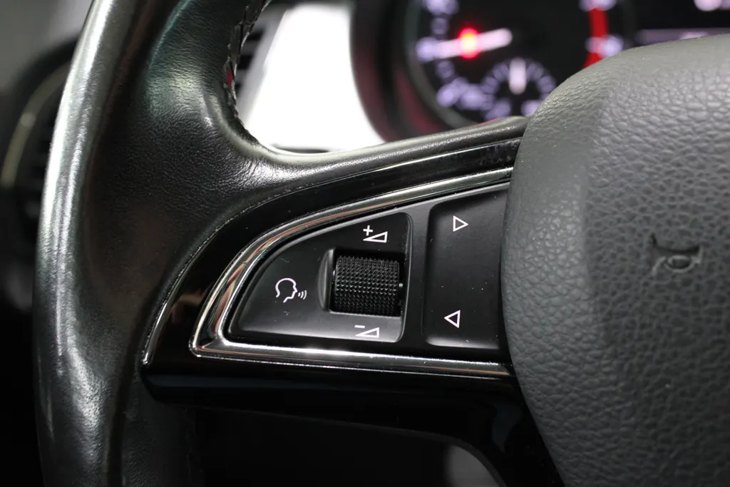 Škoda Fabia Combi 1.0 TSI Drive / Navigatie / Parkeersensoren /