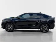 Ford Capri Premium Standard Range RWD 52 kWh | Uit Voorraad Leverbaar | €3.500,- Ready Set Ford Bonus | 374km WLTP Rijbereik | Warmtepomp | Draadloze Apple Carplay & Android Auto | B&O Premium Audio | Verwarmbare Voorstoelen | Adaptieve Cruise Control