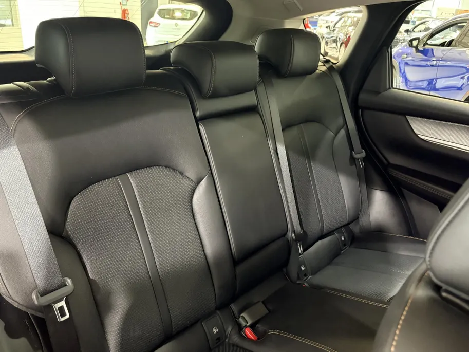 Mazda CX-60 325PK e-SkyActiv PHEV Takumi Automaat | Trekhaak | Digital Cockpit | 360 Camera | Head-Up Display | Schuif/Kantel Dak | Stoel & Stuurwiel Verwarming | Apple Carplay/Android Auto | Adaptieve Cruise Control | Dode Hoek Detectie | Elektrische Achterklep |