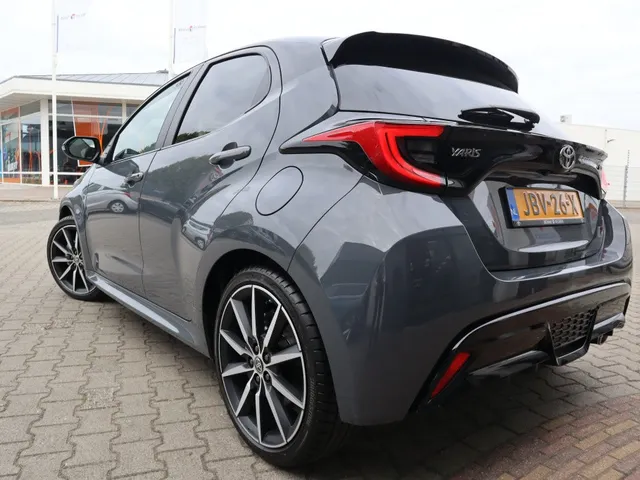 Toyota Yaris 1.5 Hybrid 130 GR Sport | Plus Pack | Panoramadak
