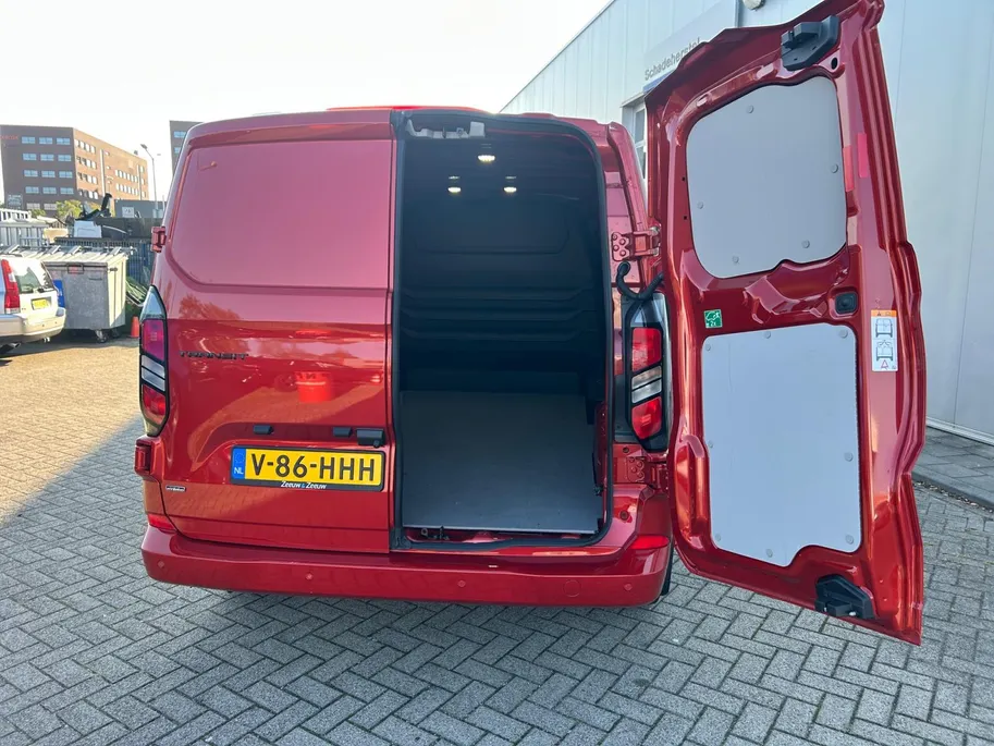 Ford Transit Custom 320 2.5 PHEV L2H1 Limited | BPM vrij! | Elek. Trekhaak | 2300KG Trekgewicht | Parkeercamera | Adaptieve Cruise Control | Dodehoek Detectie | Winter Pack |