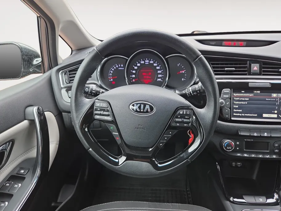 Kia cee'd 1.6 GDI DynamicLine | 1e Eigenaar | Dealeronderhouden | Camera | Navigatie | Cruise Control | 12 Maanden BOVAG Garantie |