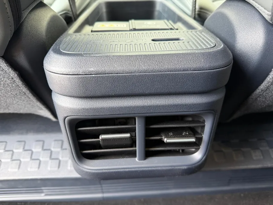 Kia PV5 Passenger Elite Executive 71.2 kWh Full options | Elektrische schuifdeuren en kofferklep | Leder interieur | Stoelvewarming + verkoeling | Achterbank verwarmbaar |