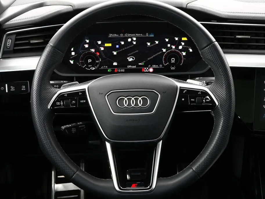 Audi Q8 Sportback e-tron 55 quattro S Edition 408pk / 115 kWh · SOH 93,6% · Panoramadak · 360 Camera · Luchtvering · Keyless · 360 Camera · Keyless · Matrix LED · 22'Velgen ·