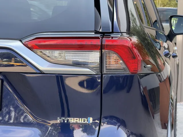 Toyota RAV4 2.5 Hybrid Bi-Tone | Stoel & stuurverwarming | Leder