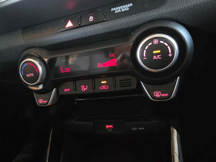 Kia Stonic 1.0 T-GDi MHEV DynamicPlusLine | Navigatie | Climate control | Stoel + Stuur verwarming | Parkeer camera achter