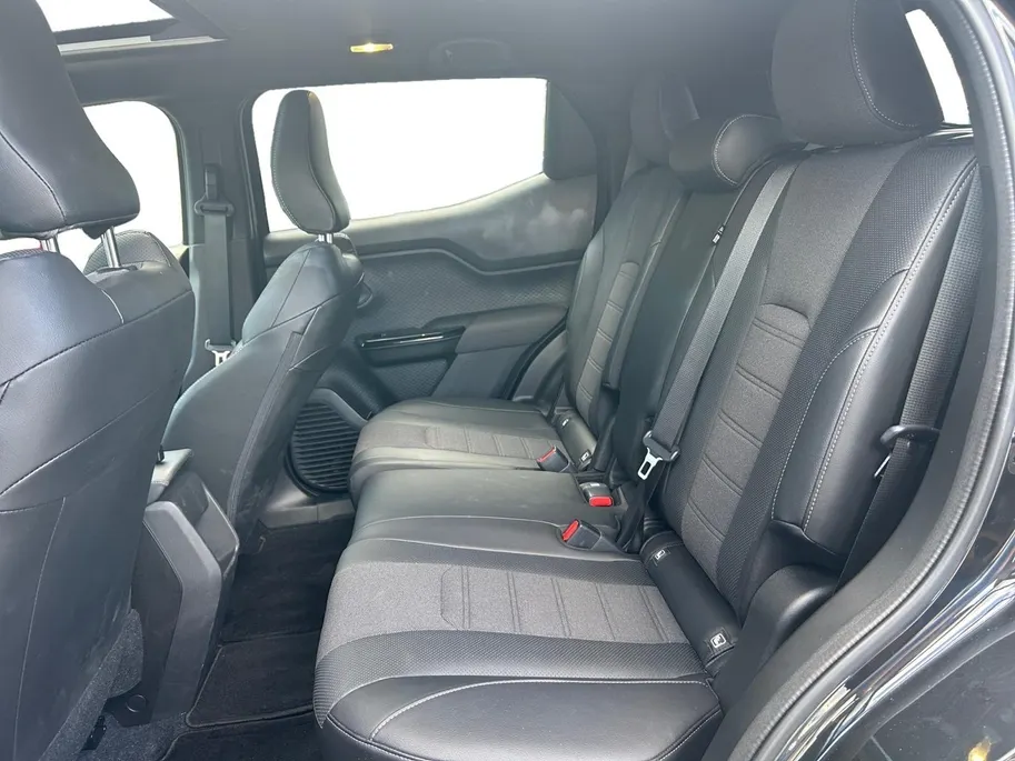 Suzuki e Vitara Style 61 kWh | Apple Carplay/Android Auto | electronic climate controle | 360 Parkeercamera | Panorama dak | Stoelverwarming |