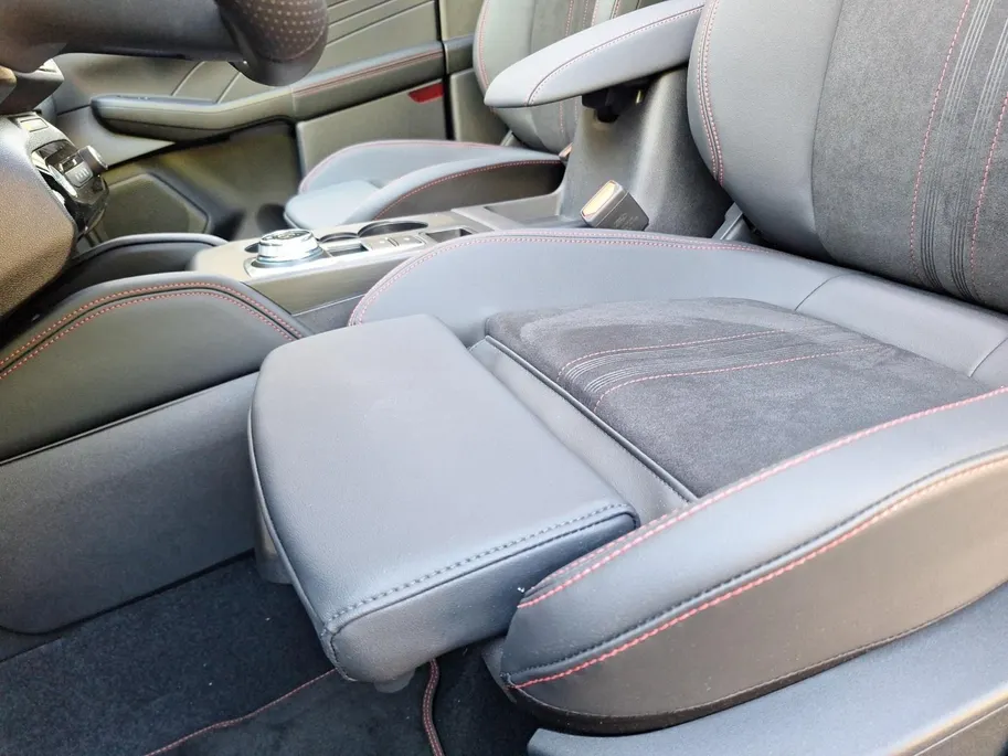 Ford Kuga 2.5 PHEV ST-Line X | Winterpack | Matrix Ledkoplampen | 19' Lichtmetaal | El. Trekhaak | Panoramadak | Adaptive cruisecontrol | 360Camera | Apple Carplay&Android Auto | El. Achterklep | El. verst. voorstoelen | Nieuw te bestellen |