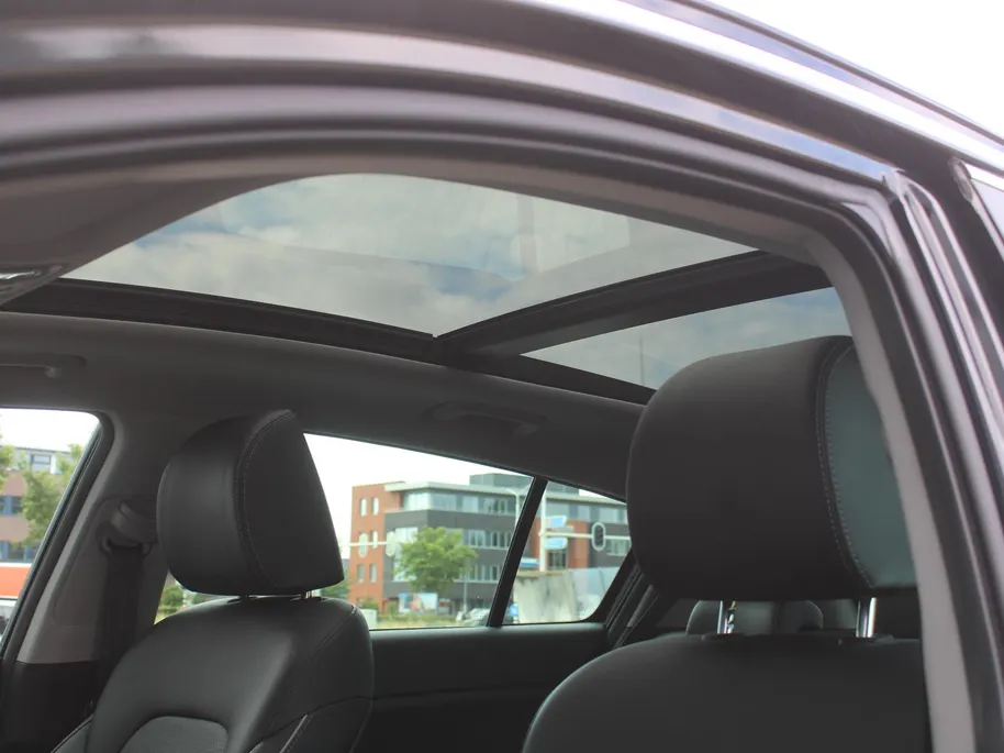 Kia Sportage 1.6 T-GDI Black Edition | Stuur-/stoelverwarming v+a | Schuifdak | Leer | Camera | Elek. achterklep | Cruise | PDC | Navi | 17' LM | Zeer nette auto! |