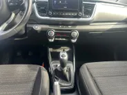 Kia Stonic 1.0 T-GDi MHEV DynamicPlusLine 100 PK | Dealer onderhouden | Trekhaak | All seasonbanden | Fabrieksgarantie t/m 4-4-2030 + 3x 1 jaar* | NAP