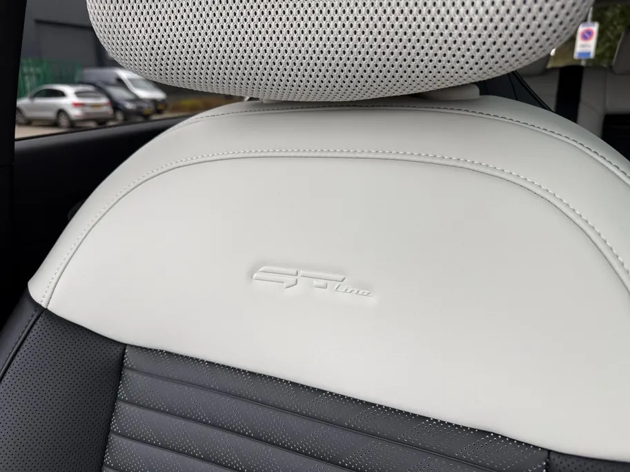 Kia EV4 GT-Line 81.4 kWh | Schuifkanteldak | Achteruitrijcamera | Harmon Kardon | Grote Accu | Gt-Line