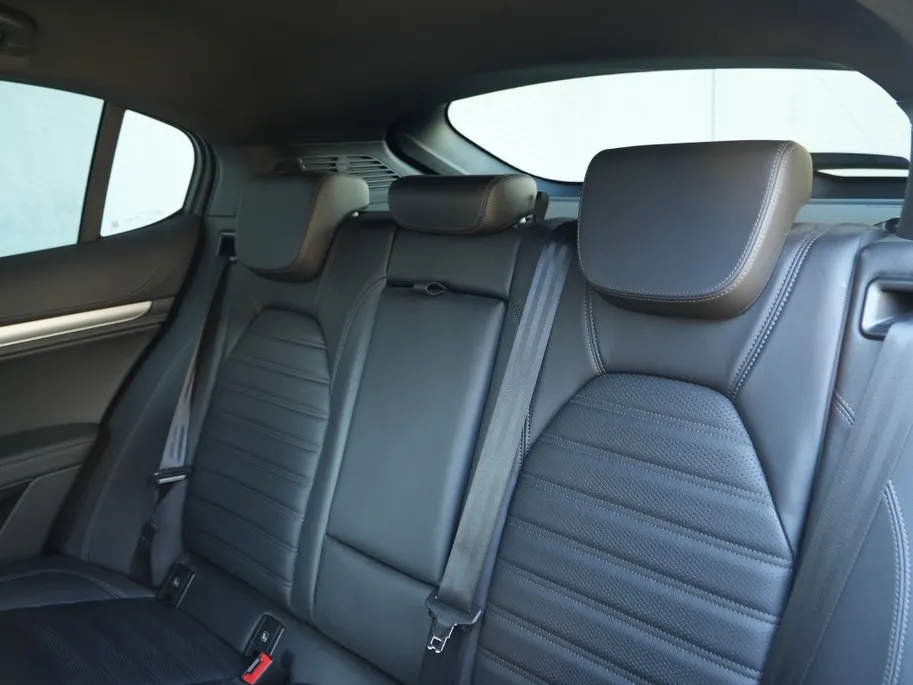 Alfa Romeo Stelvio 2.0 Turbo 280 PK AWD Veloce | Navi | Carplay | Harman | Trekhaak