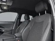 Volkswagen T-Roc 1.5 eTsi 150pk DSG R-Line First Edition · Camera · Apple/Android Car Play · Stoelverwarming · Alarm · Elek. Achterklep · P-Sensoren · IQ.Light · Garantie t/m 12-01-2028