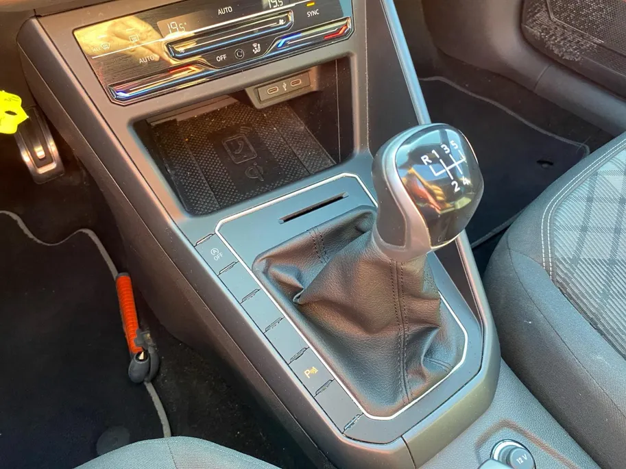 Volkswagen Polo 1.0 TSi R-Line Business Panodak | 17' Bergamo |iQ LED Lights | cruise | Virtual Cockpit | etc.