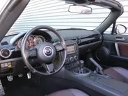 Mazda MX-5 Roadster Coupé 1.8 Hanabi | Stoelverwarming | Leer | Navi | 17" LM | Cruise | Clima | Hardtop | Nieuwstaat | Ned. auto |