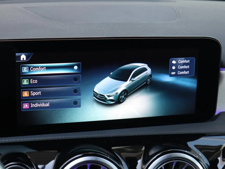 Mercedes-Benz A-Klasse 180 Star Edition Luxury Line l Keyless l Achteruitrij camera l Stoelverwarming l Memory