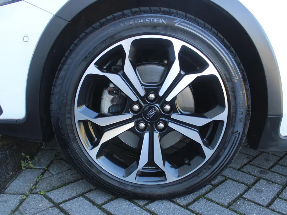 Ford Focus 1.0 EcoBoost Active Business | Trekhaak | Panoramadak | Stuur-/stoel-/voorruitverwarming | Camera | Navi | 18' LM | LED | Cruise adapt. | B&O audio | Zeer nette auto!! |