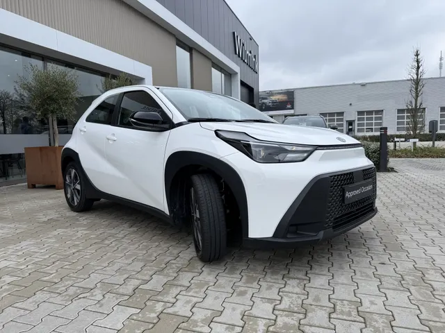 Toyota Aygo X Hybrid 115 play | LM Velgen | Stoelverwarming