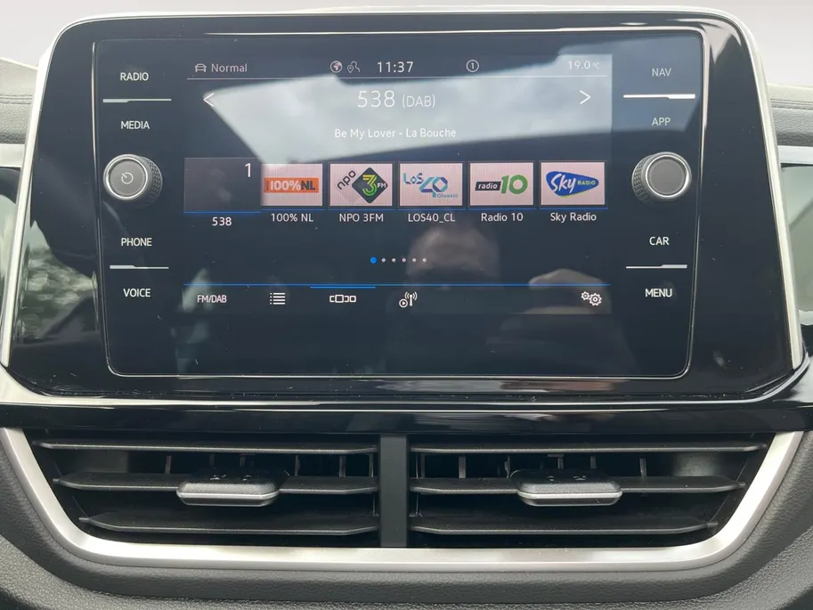 Volkswagen T-Roc 1.5 TSI R-Line Edition | Panoramadak | Parkeercamera | Adaptieve Cruise Control