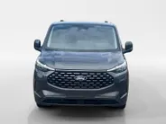 Ford Tourneo Custom 340 L2 Titanium 2.5 PHEV 233 pk | 9-persoons | TE BESTELLEN | Dual-zone airco | Inklapbare trekhaak | Cruise control | Verwarmd stuurwiel | Dubbele schuifdeuren met uitzetruiten | 17' LM velgen