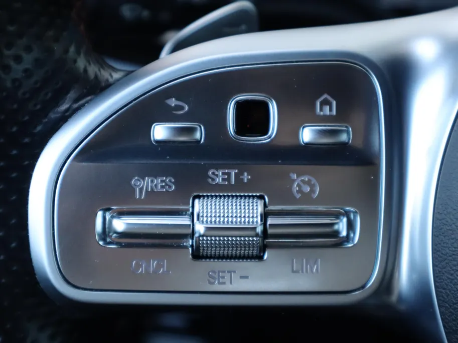 Mercedes-Benz GLA 250 e AMG Line l Keyless l Achteruitrij camera l Stoelverwarming l Memory