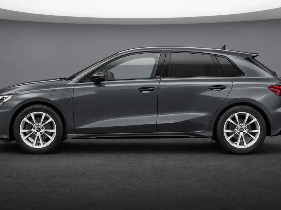 Audi A3 e-hybrid S edition 204 PK · Afneembare trekhaak · Optiekpakket zwart plus · Privacy glas