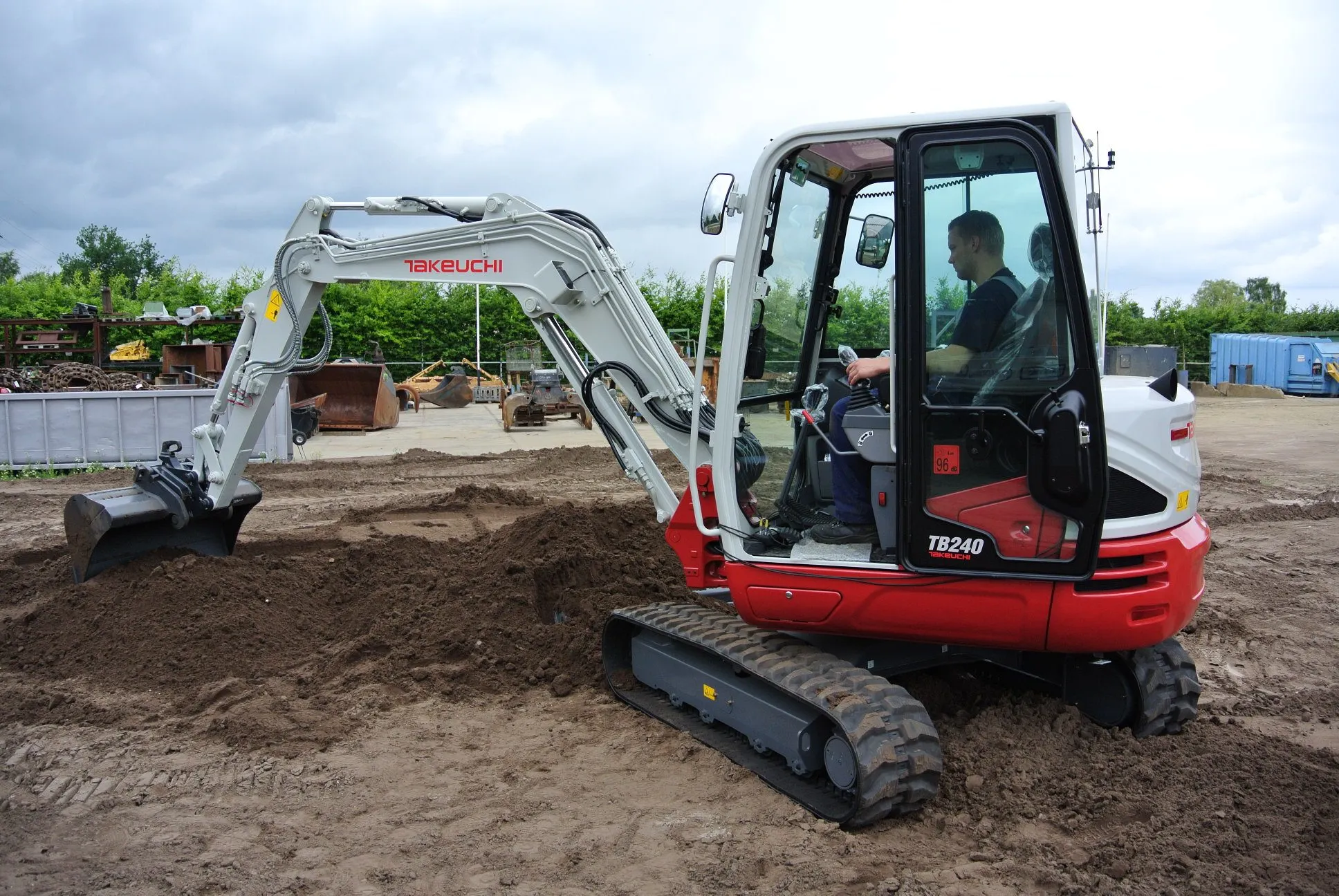 Minipelle Takeuchi TB240