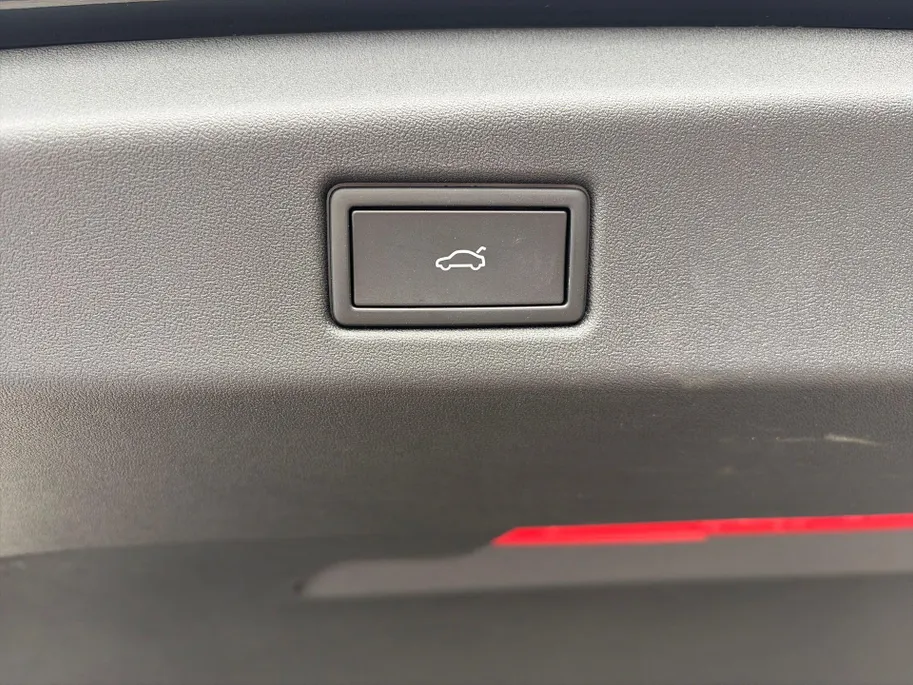 Volkswagen ID.7 Tourer Pro Limited Edition 77 kWh · 20' Black Style velgen + all-season banden · 360 camera · verwarmde voorstoelen · Trekhaak inklapbaar, met elektrische ontgrendeling ·
