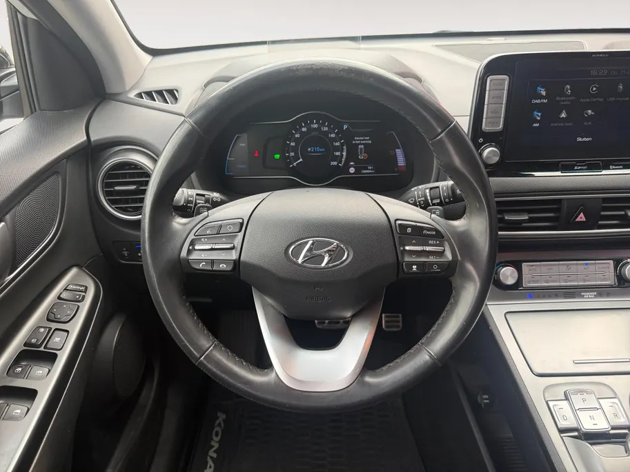 Hyundai Kona EV Premium 64 kWh | Achteruitrijcamera | Head Up Display | Dodehoek Detectie | Lederen Bekleding | Climate Control |