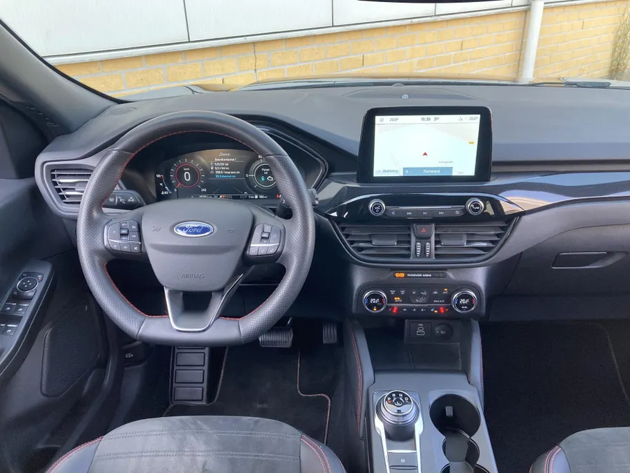 Ford Kuga 2.5 PHEV 225 pk ST-Line X Elektrisch wegklapbare trekhaak - 19inch lichtmetalen velgen - Winter Pack - Navigatie - Achterruitrijcamera