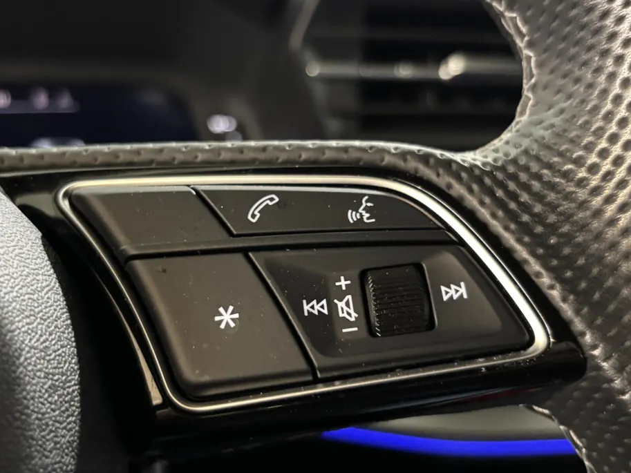 Audi A3 Limousine 110PK 30 TFSI S Edition Automaat | 1e eigenaar | Virtual Cockpit | Navi | Armsteun | Cruise Control | Zwarte Lichtmetalen Velgen | Apple CarPlay/Android Auto | Full LED koplampen | Keyless Entry |