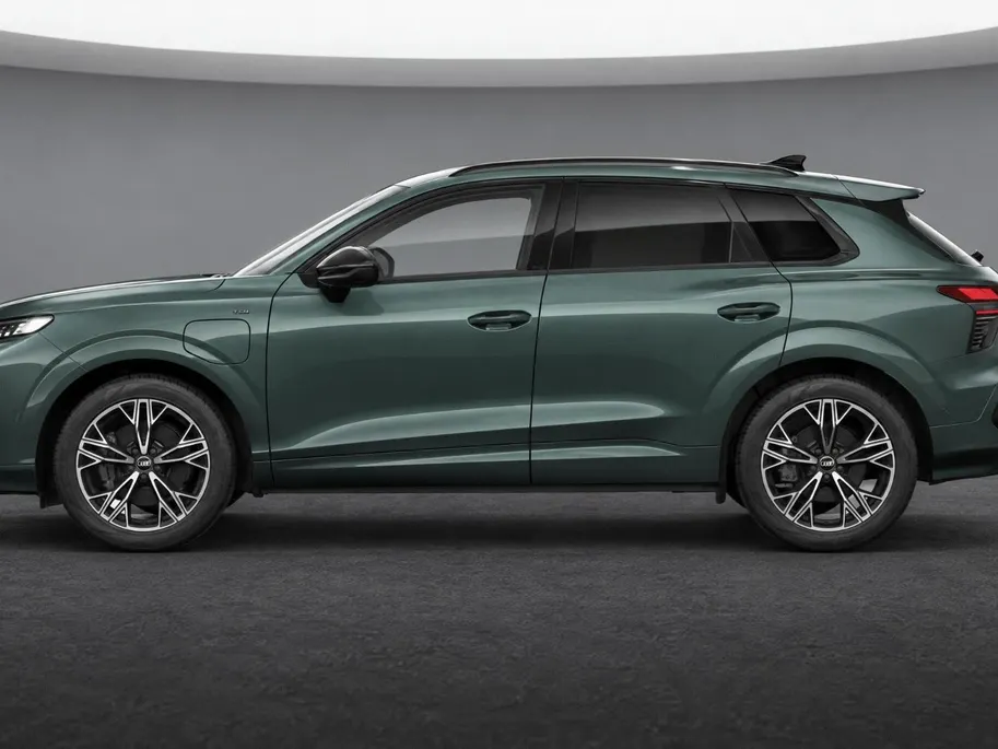 Audi Q3 e-hybrid S edition 272 PK · Tech plus · Glazen panoramadak · Comfortpakket plus