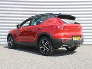 Volvo XC40 2.0 T4 R-Design | Keyless | HK Audio | Adap. Cruise | PDC | Elek. Trekhaak | 19' Velgen | Elek. Kofferklep | Camera | Stoelverwarming |