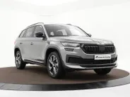 Škoda Kodiaq 1.5 TSI 150pk DSG Sportline Business 7p. · Camera · Wegklapbare Trekhaak · 7 Persoons · Apple/Android Car Play · 19'' Inch · Garantie t/m 27-05-2028 of 100.000km