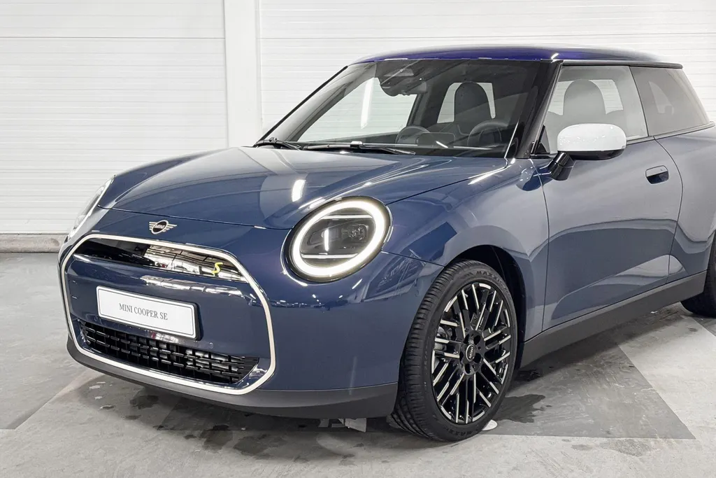 MINI Cooper 3-deurs Electric Cooper SE Favoured M 54.2 kWh