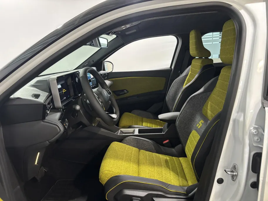 Renault 5 Comfort Range Iconic Cinq 52 kWh Automaat | DEMO | Harman Kardon Audio | Camera | Blind Spot Warning | Adaptive Cruise Control | Climate Control | Apple CarPlay/Android Auto | Digital Cockpit |