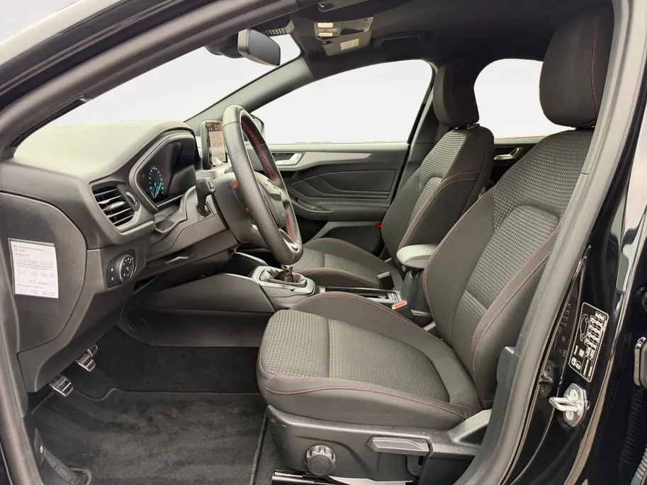 Ford Focus 1.0 EcoBoost Hybrid ST Line Style | Dealer onderhouden | NL auto | Winter pack | Cruise control | Parkeersensoren voor en achter | Achteruitrijcamera | Draadloos opladen mobiel | Apple carplay & Android auto | Keyless entry | Privacy glas | Bovag garantie