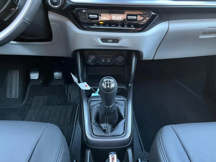 Suzuki Swift 1.2 Edition 60 Smart Hybrid | Voorraad | Snel Rijden | Zwarte Accenten | Adaptieve Cruise Control | Lederen Bekleding |
