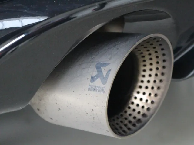 Volkswagen Golf 2.0 TSI GTI TCR Panoramadak | Akrapovic | DCC | 19' Reifnitz | Active Lightning |