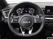 Kia Ceed 1.5 T-GDi GT-Line | Stuur-/stoelverwarming | Schuifdak | Cruise adapt. | Camera | 17' LM | LED | Dodehoek sensor | Draadloze lader |