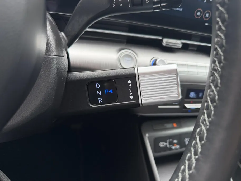 Hyundai Kona 1.6 GDI HEV Comfort Smart | Stuur-/ Stoelverwarming | Navigatie | Achteruitrijcamera | Parkeersensoren voor en achter | Apple Carplay/ Android Auto | dodehoek detectie |