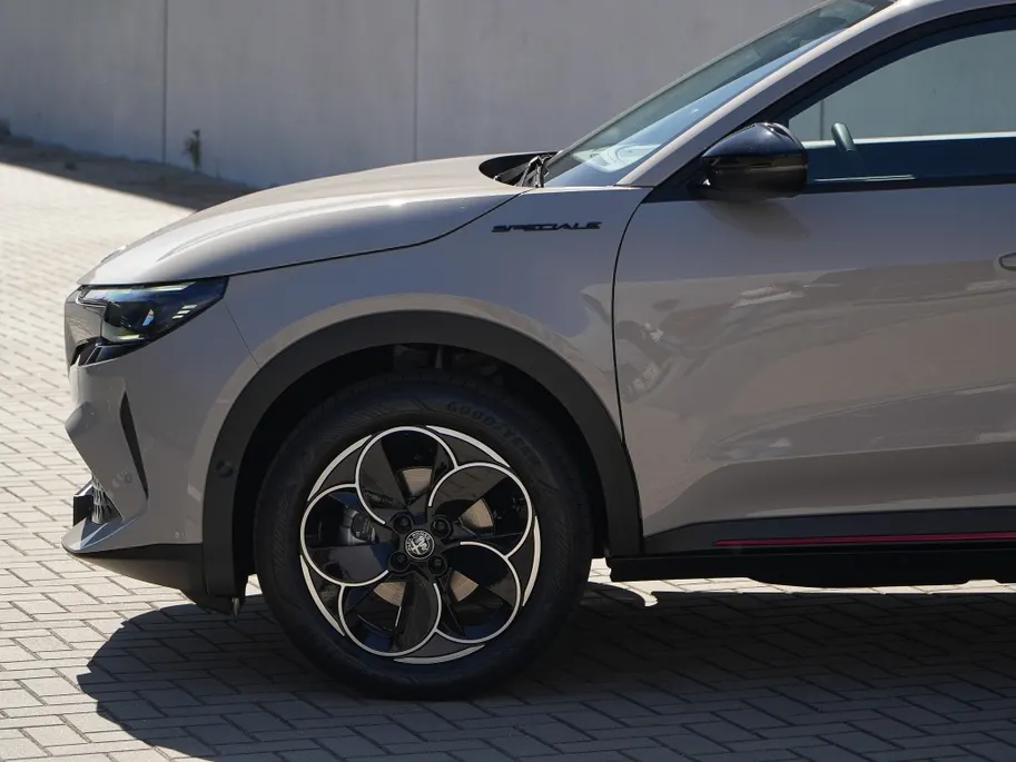 Alfa Romeo Junior Elettrica Speciale 54 kWh | Techno Pack | Warmtepomp | 18'
