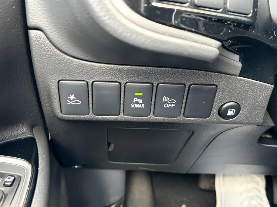 Mitsubishi Outlander 2.4 PHEV Intense Apple Carplay/Android Auto , electronic climate controle , leder , stoelverwarming , lm velgen , cruise , trekhaak .