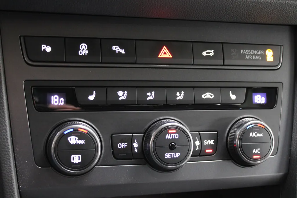 CUPRA Ateca 2.0 TSI 4DRIVE Limited Edition / Akrapovič / Pano. / Brembo / 360 Camera /