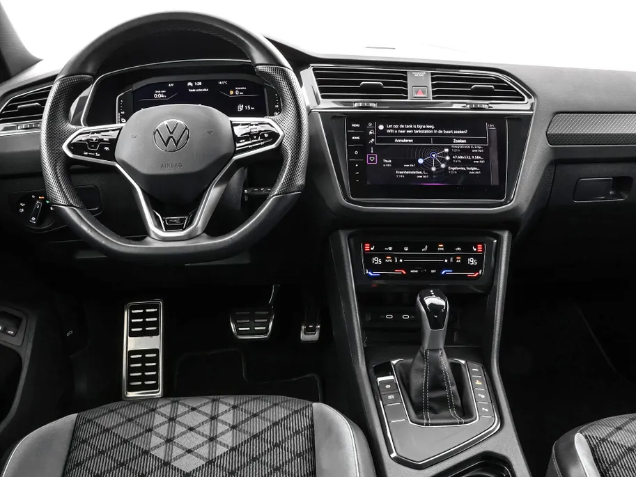 Volkswagen Tiguan 1.4 TSI eHybrid 245pk DSG R-Line Business · Camera · Inklap. Trekhaak · Dodehoeksensor · Parkeer Assistent · Stuur- & Stoelverwarming · 19'Velgen ·