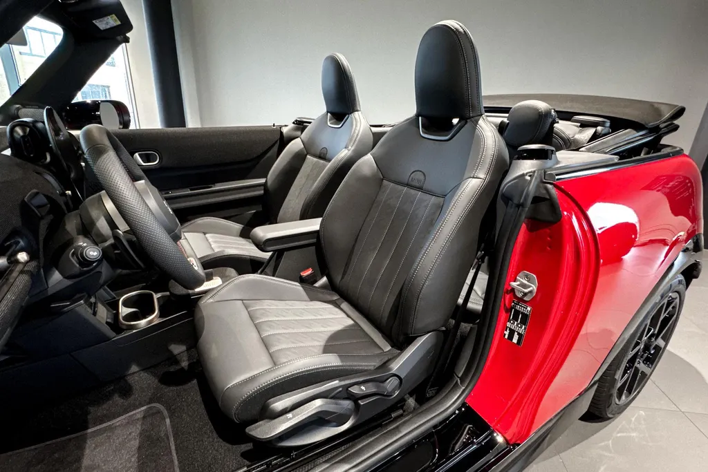 MINI Cooper Cabrio 2.0 Cooper C John Cooper Works