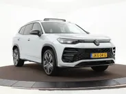 Volkswagen Tayron 1.5 272pk DSG eHybrid R-Line Edition · Panoramadak · 360 Camera · Wegklapbare Trekhaak · Stoelverwarming · Apple/Android Car Play · 20'' Inch · Garantie t/m 03-11-2029 of 100.000km